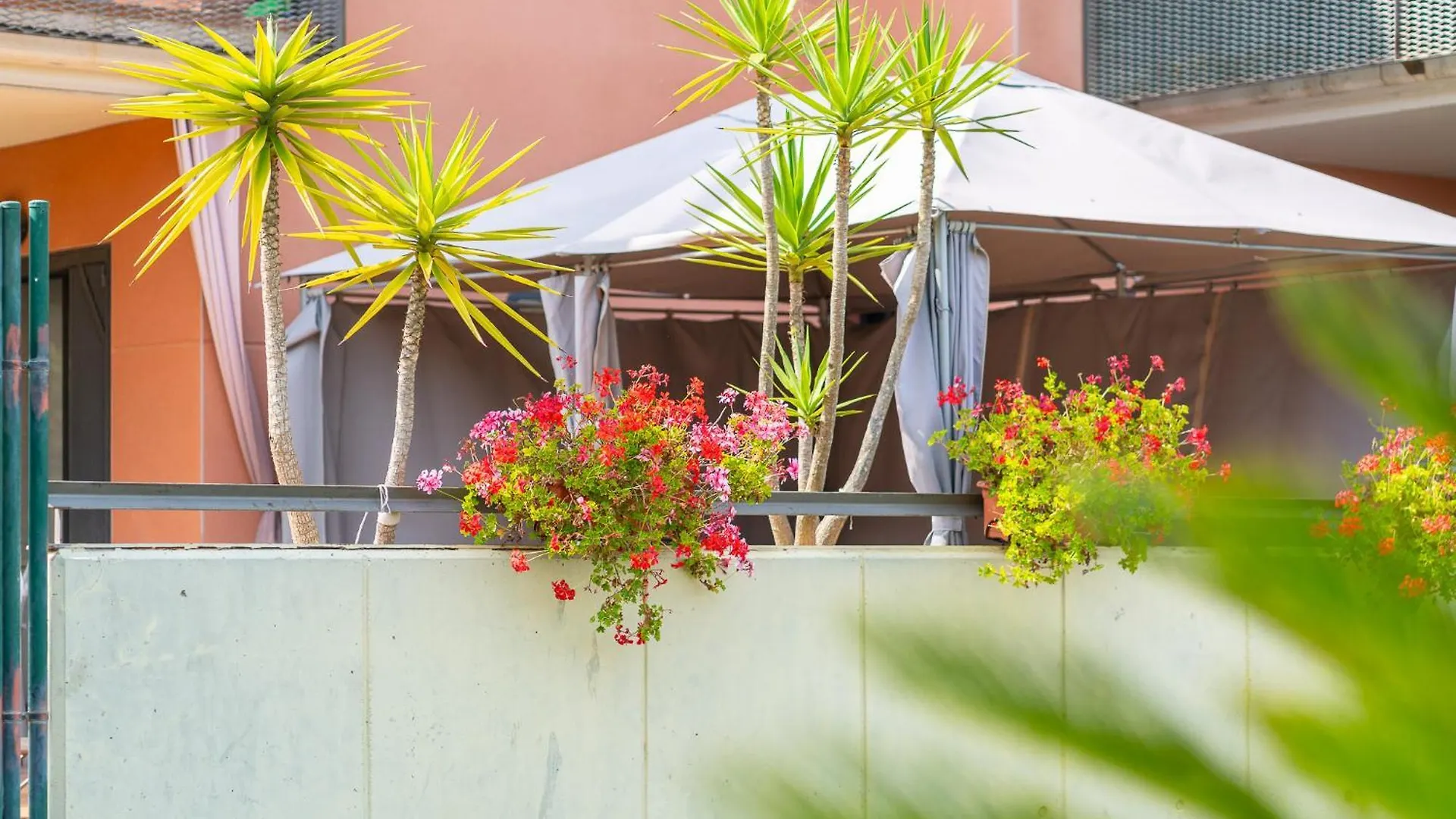 Charming Garden Apartment En 