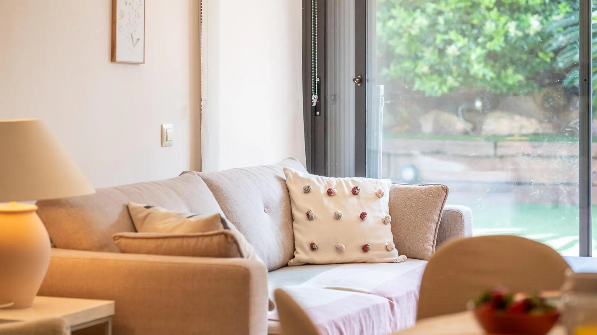 Charming Garden Apartment En 