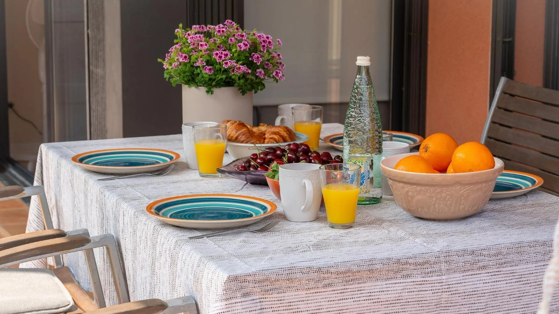 Charming Garden Apartment En 