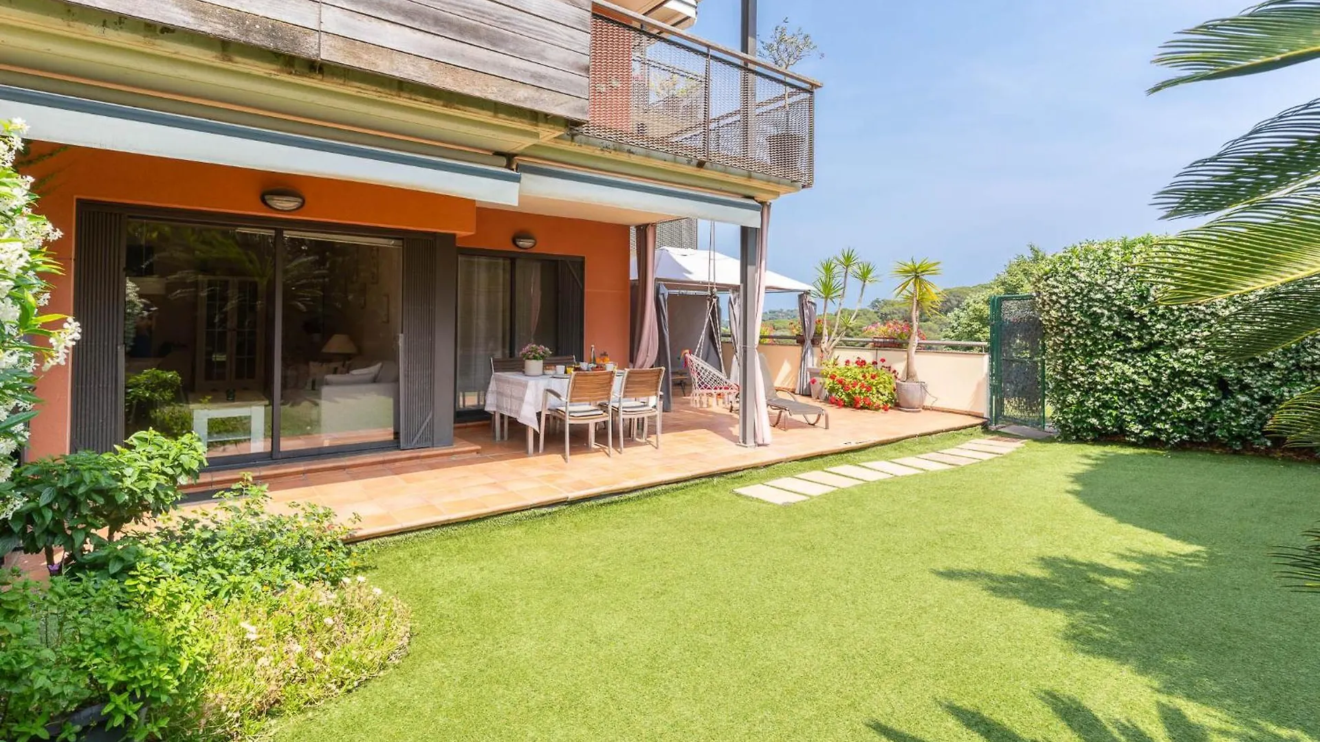 Kontakte von Charming Garden Apartment En \